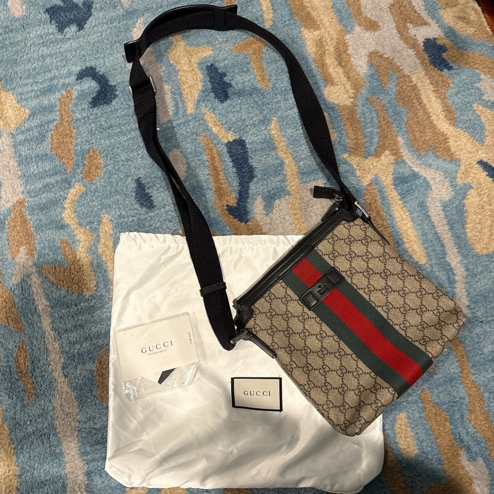 Gucci GG Supreme Flat Web Messenger Bag